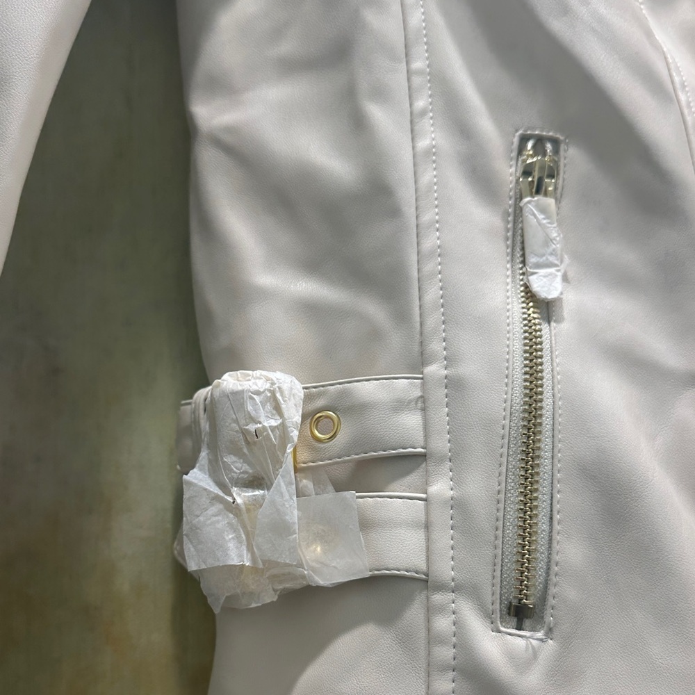 Chic Cream Leather Jacket with Studded Details - Picture 2 of 6